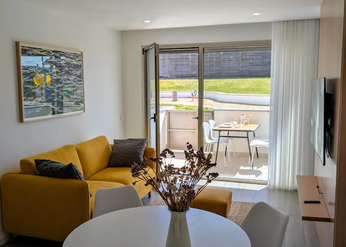 Porta Da - Paredes Da Vitória Senhora da Vitoria